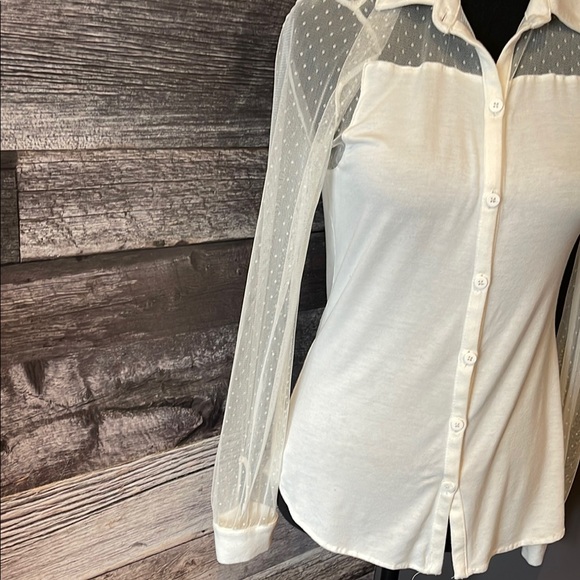 Button-Up Blouse - Picture 3 of 6